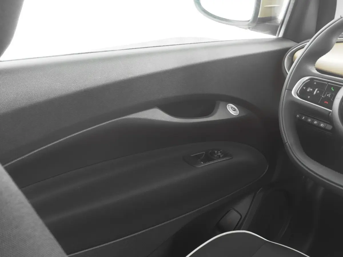 Urban Plus 24 kWh *SOH: 96.5%* CARPLAY | PDC | CAMERA | Stoelverwarming !