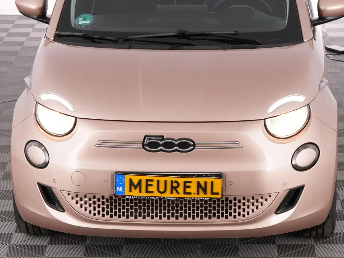Urban Plus 24 kWh *SOH: 96.5%* CARPLAY | PDC | CAMERA | Stoelverwarming !