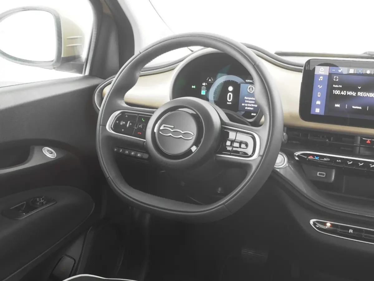 Urban Plus 24 kWh *SOH: 96.5%* CARPLAY | PDC | CAMERA | Stoelverwarming !