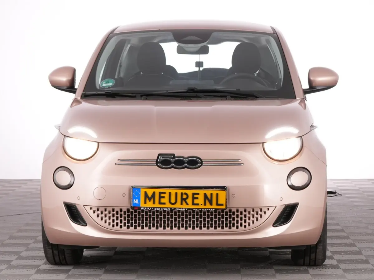 Urban Plus 24 kWh *SOH: 96.5%* CARPLAY | PDC | CAMERA | Stoelverwarming !