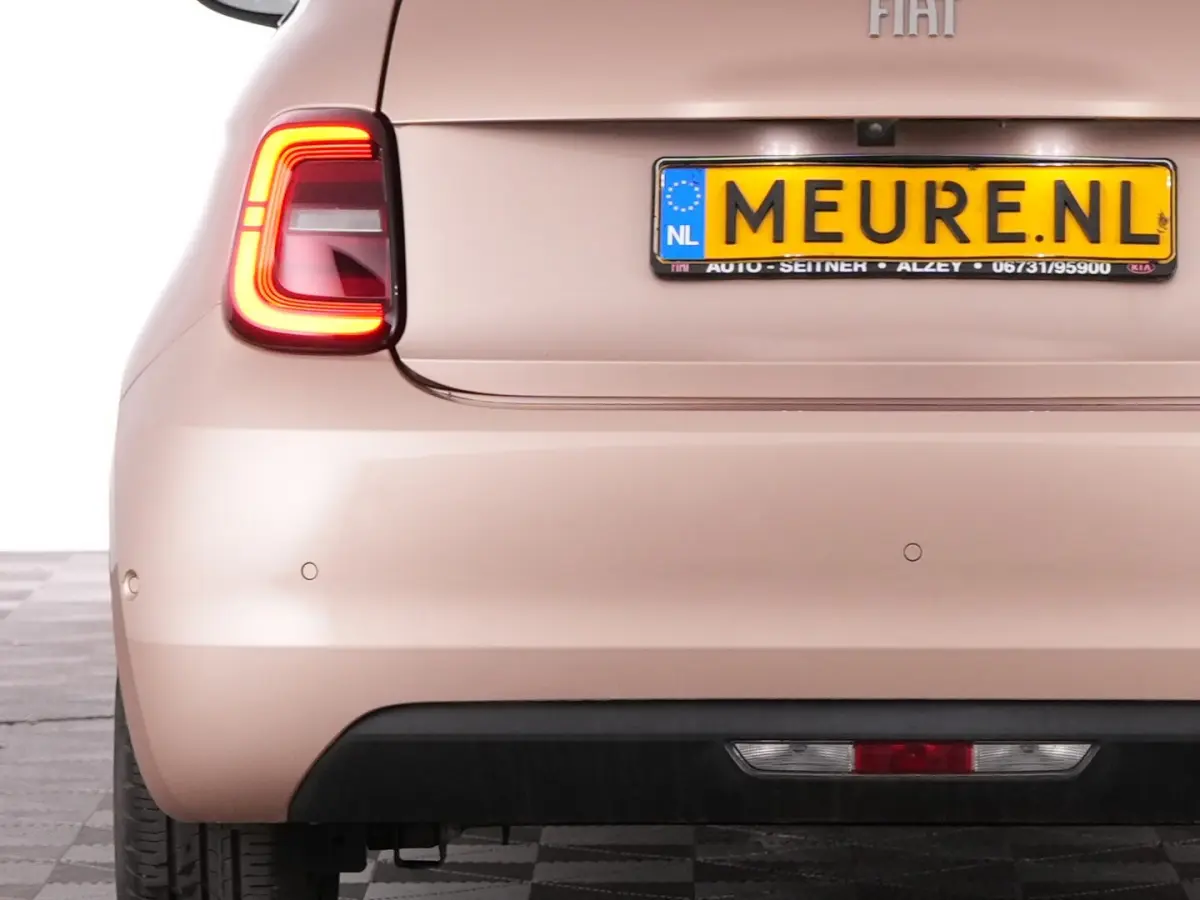 Urban Plus 24 kWh *SOH: 96.5%* CARPLAY | PDC | CAMERA | Stoelverwarming !