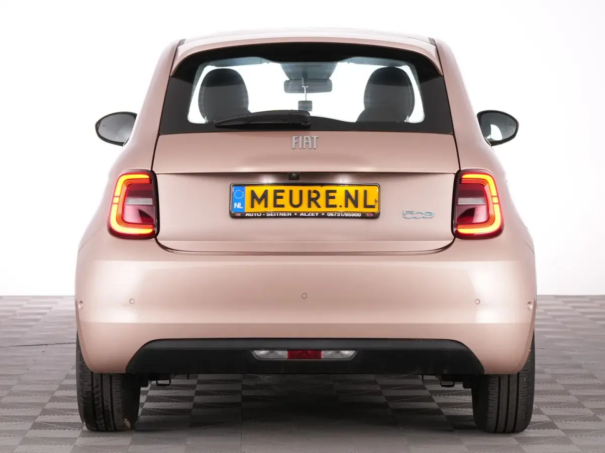 Urban Plus 24 kWh *SOH: 96.5%* CARPLAY | PDC | CAMERA | Stoelverwarming !