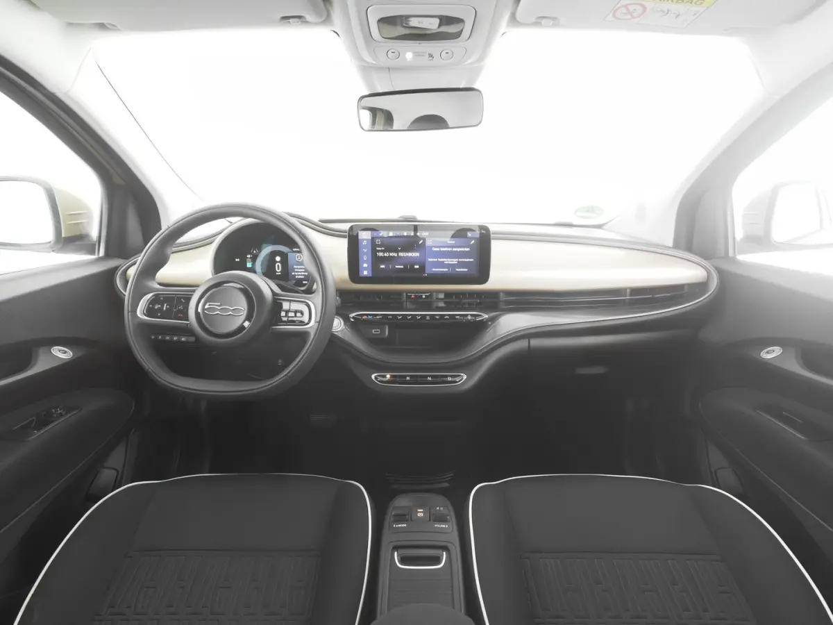 Urban Plus 24 kWh *SOH: 96.5%* CARPLAY | PDC | CAMERA | Stoelverwarming !