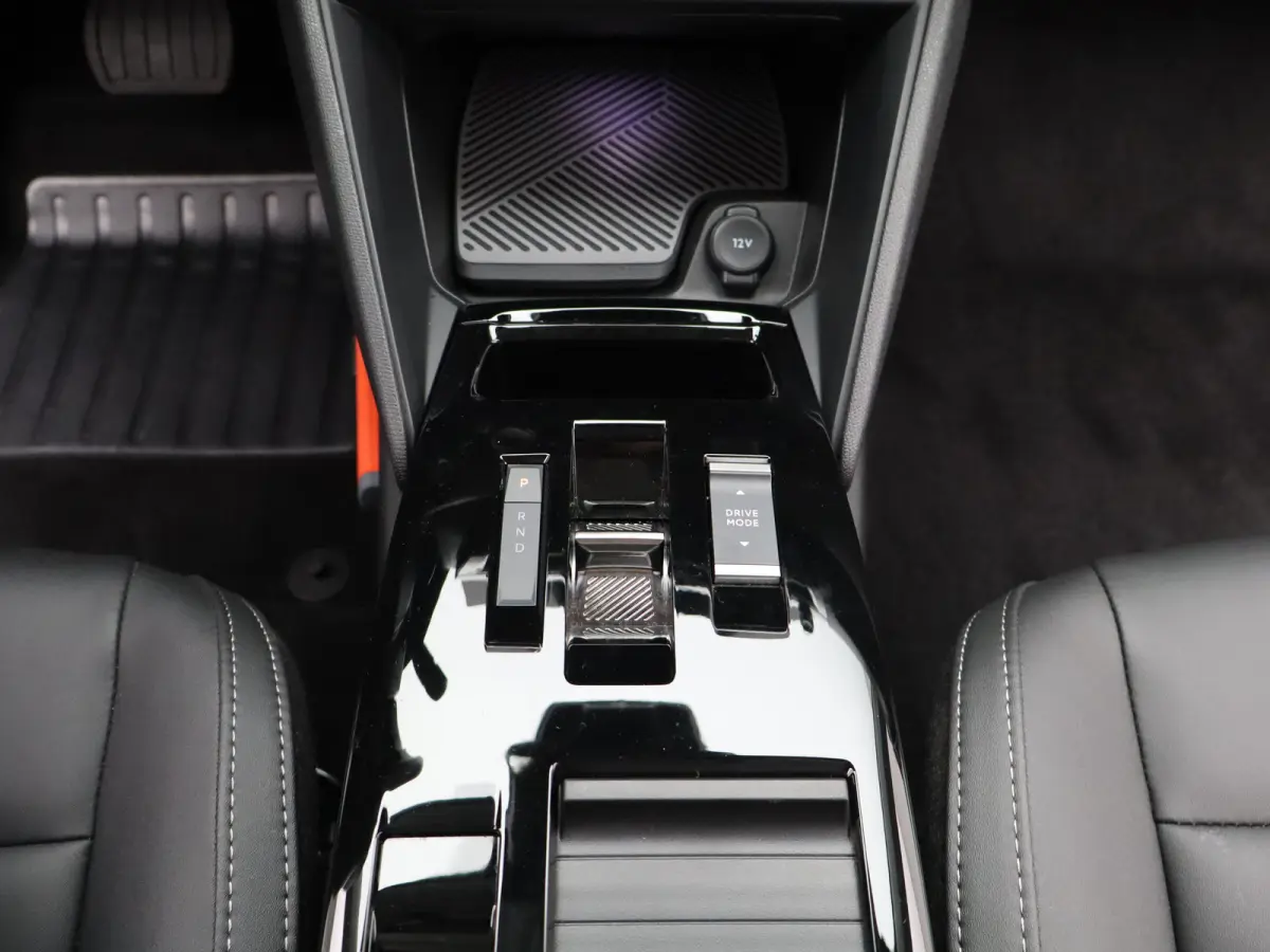 1.2 Hybrid 145pk Max | 8 Jaar Garantie | Carplay | Stoelverwarming | 360* Graden Camera | PDC V+A | Keyless | Dodehoekdetectie | 18" Lichtmetalen Velgen | Origineel NL!