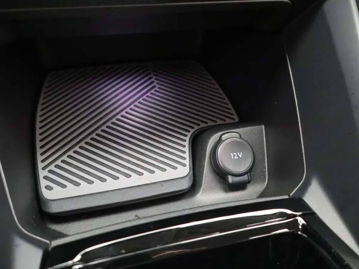 1.2 Hybrid 145pk Max | 8 Jaar Garantie | Carplay | Stoelverwarming | 360* Graden Camera | PDC V+A | Keyless | Dodehoekdetectie | 18" Lichtmetalen Velgen | Origineel NL!