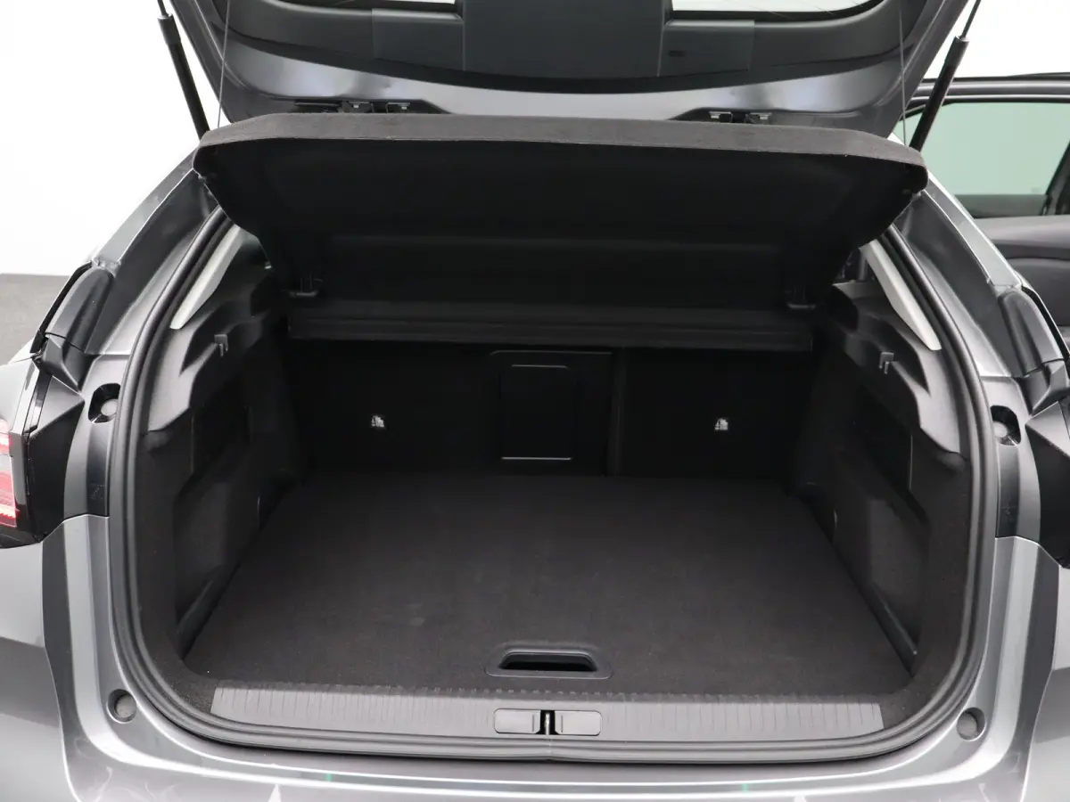 1.2 Hybrid 145pk Max | 8 Jaar Garantie | Carplay | Stoelverwarming | 360* Graden Camera | PDC V+A | Keyless | Dodehoekdetectie | 18" Lichtmetalen Velgen | Origineel NL!