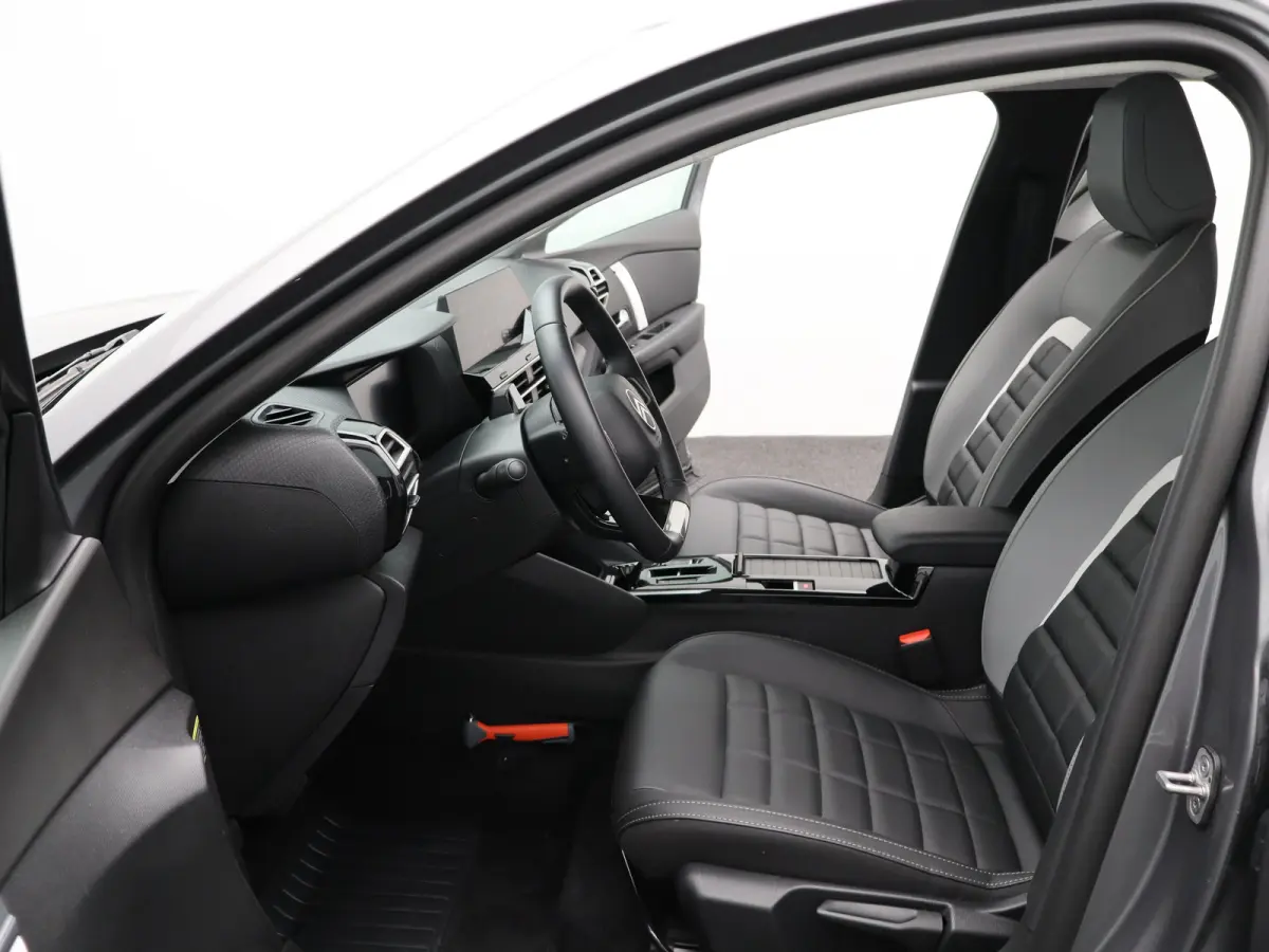 1.2 Hybrid 145pk Max | 8 Jaar Garantie | Carplay | Stoelverwarming | 360* Graden Camera | PDC V+A | Keyless | Dodehoekdetectie | 18" Lichtmetalen Velgen | Origineel NL!