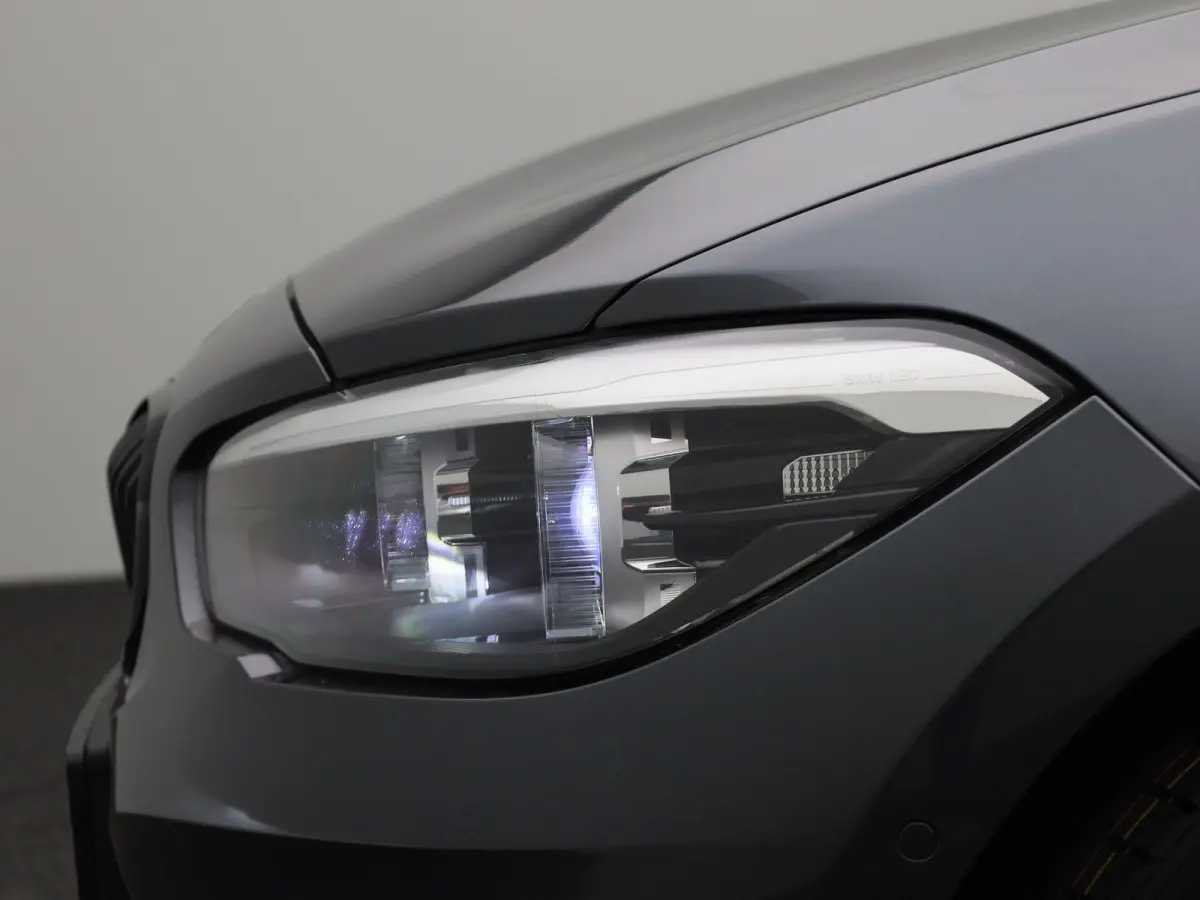 118i Executive | WORDT VERWACHT | HARMAN KARDON | STOELVERWARMING | ACHTERUITRIJCAMERA | CLIMATE CONTROL | NAVIGATIE | BLUETOOTH | LANE ASSIST | LED VERLICHTING | SPORTSTOELEN |