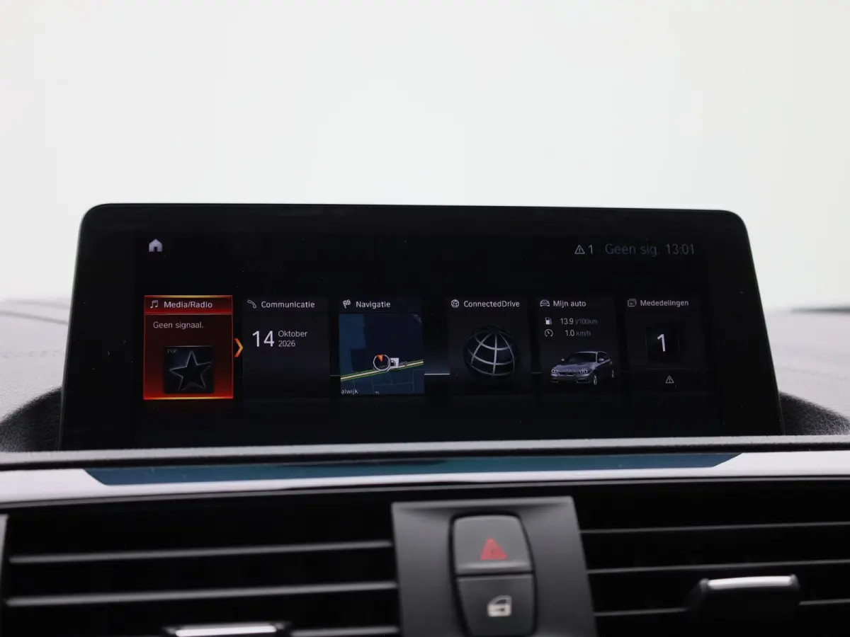 118i Executive | WORDT VERWACHT | HARMAN KARDON | STOELVERWARMING | ACHTERUITRIJCAMERA | CLIMATE CONTROL | NAVIGATIE | BLUETOOTH | LANE ASSIST | LED VERLICHTING | SPORTSTOELEN |