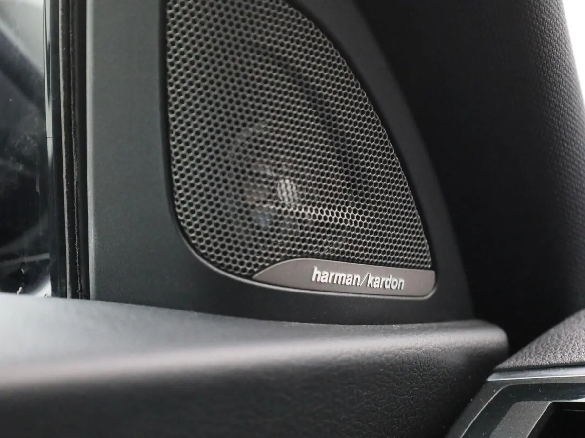118i Executive | WORDT VERWACHT | HARMAN KARDON | STOELVERWARMING | ACHTERUITRIJCAMERA | CLIMATE CONTROL | NAVIGATIE | BLUETOOTH | LANE ASSIST | LED VERLICHTING | SPORTSTOELEN |