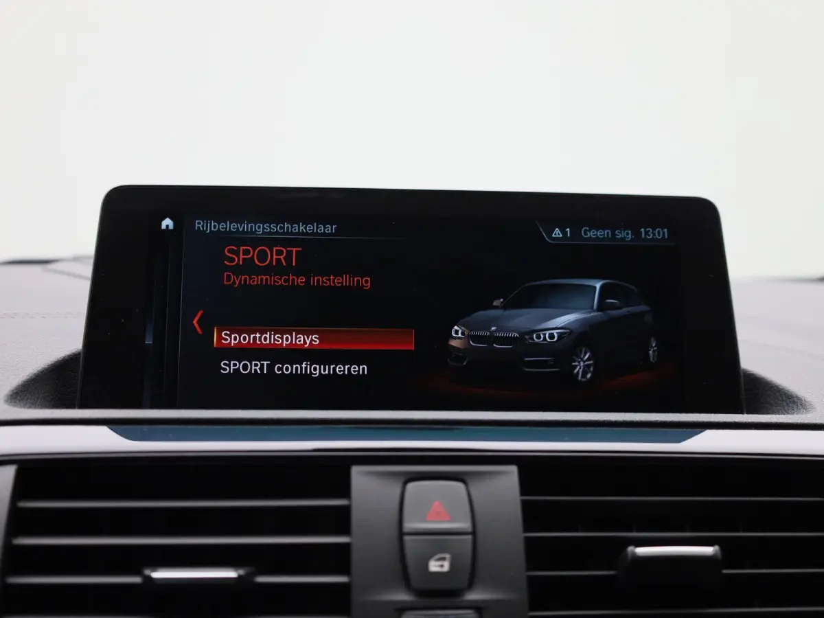 118i Executive | WORDT VERWACHT | HARMAN KARDON | STOELVERWARMING | ACHTERUITRIJCAMERA | CLIMATE CONTROL | NAVIGATIE | BLUETOOTH | LANE ASSIST | LED VERLICHTING | SPORTSTOELEN |