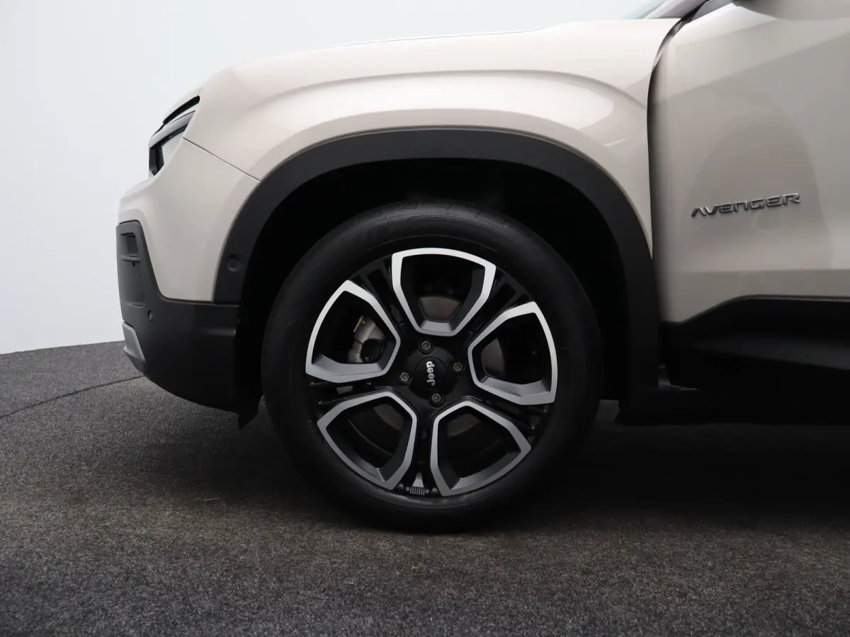 1.2 e-Hybrid Summit | Automaat | Carplay | Camera | Adaptieve cruise | Navi | Clima | 18" LMV |
