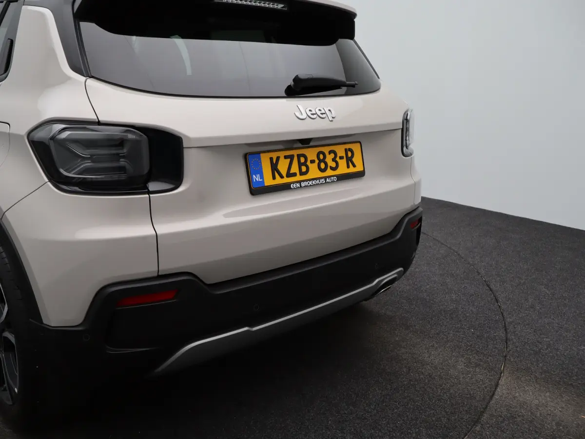 1.2 e-Hybrid Summit | Automaat | Carplay | Camera | Adaptieve cruise | Navi | Clima | 18" LMV |