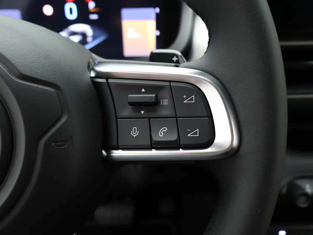1.2 e-Hybrid Summit | Automaat | Carplay | Camera | Adaptieve cruise | Navi | Clima | 18" LMV |