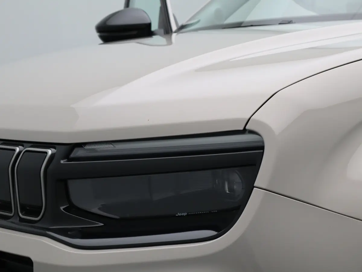 1.2 e-Hybrid Summit | Automaat | Carplay | Camera | Adaptieve cruise | Navi | Clima | 18" LMV |