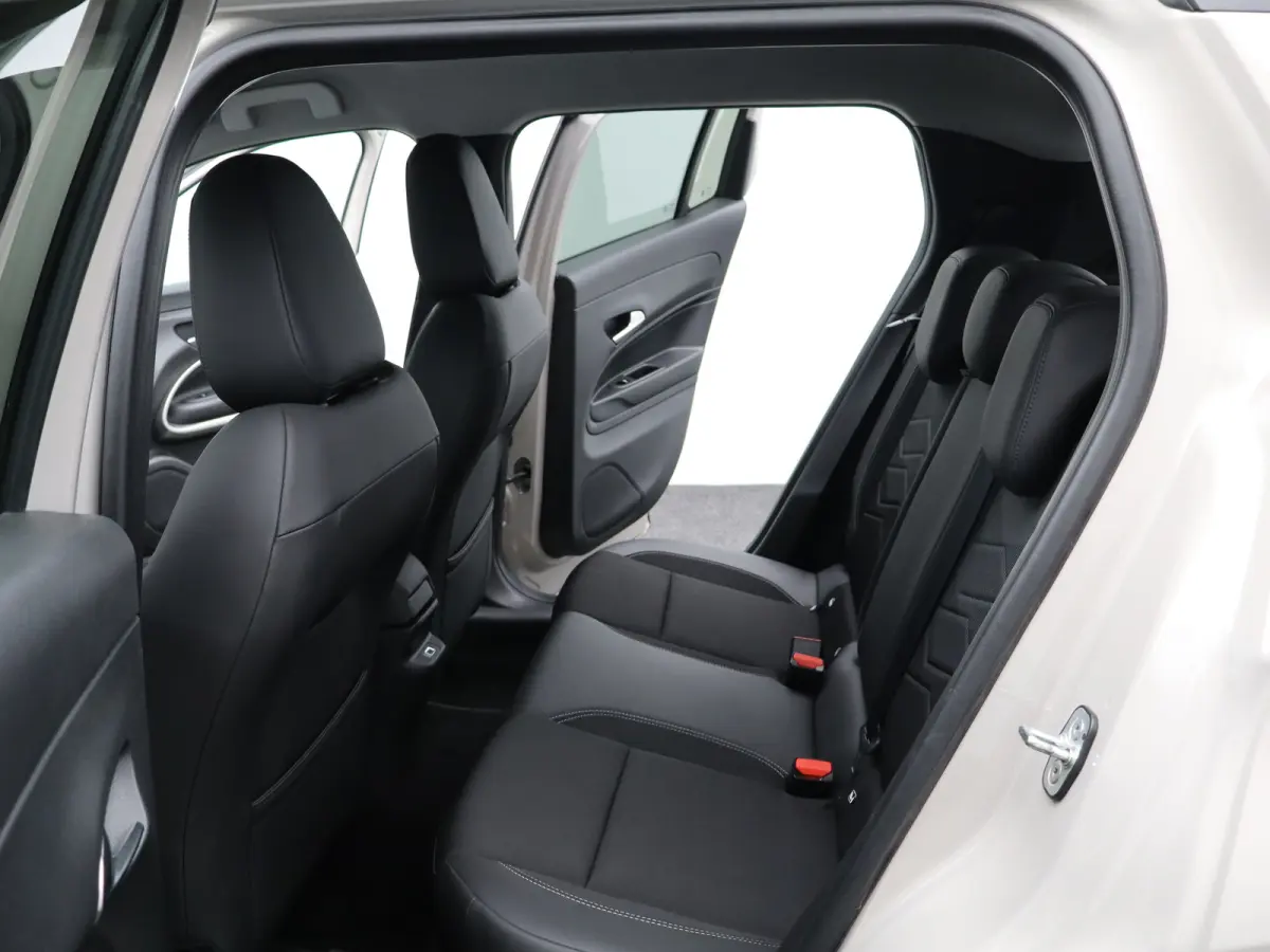 1.2 e-Hybrid Summit | Automaat | Carplay | Camera | Adaptieve cruise | Navi | Clima | 18" LMV |