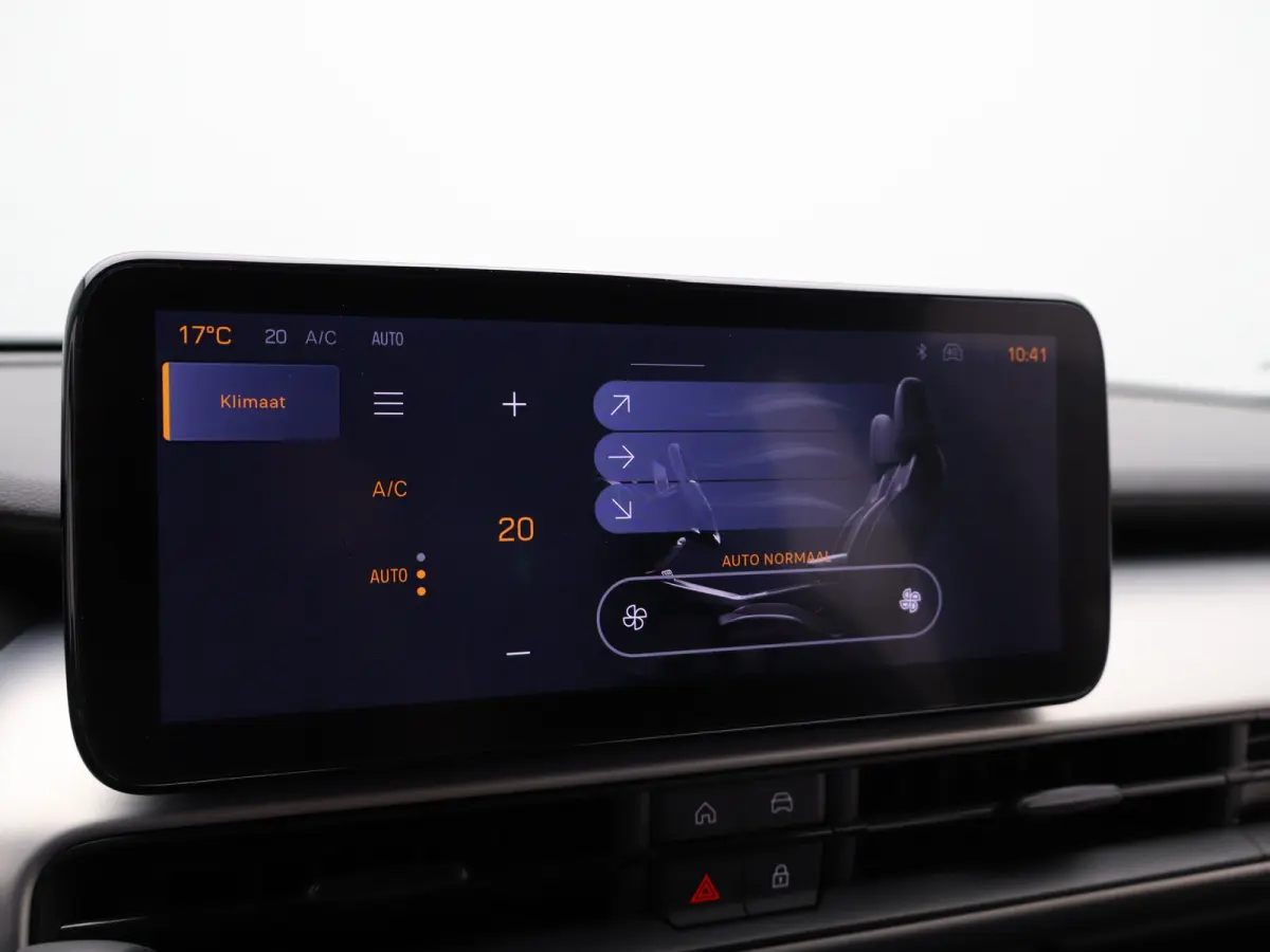 1.2 e-Hybrid Summit | Automaat | Carplay | Camera | Adaptieve cruise | Navi | Clima | 18" LMV |