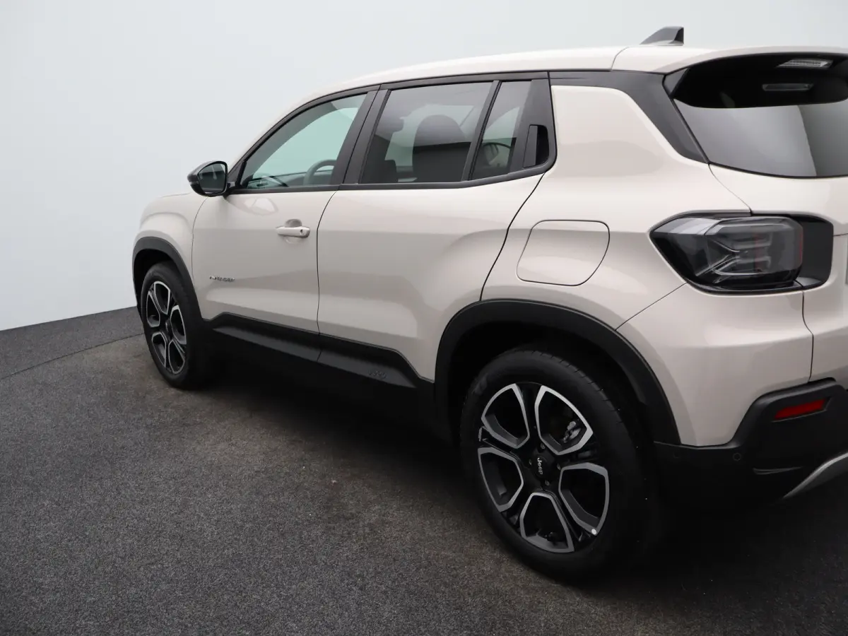 1.2 e-Hybrid Summit | Automaat | Carplay | Camera | Adaptieve cruise | Navi | Clima | 18" LMV |