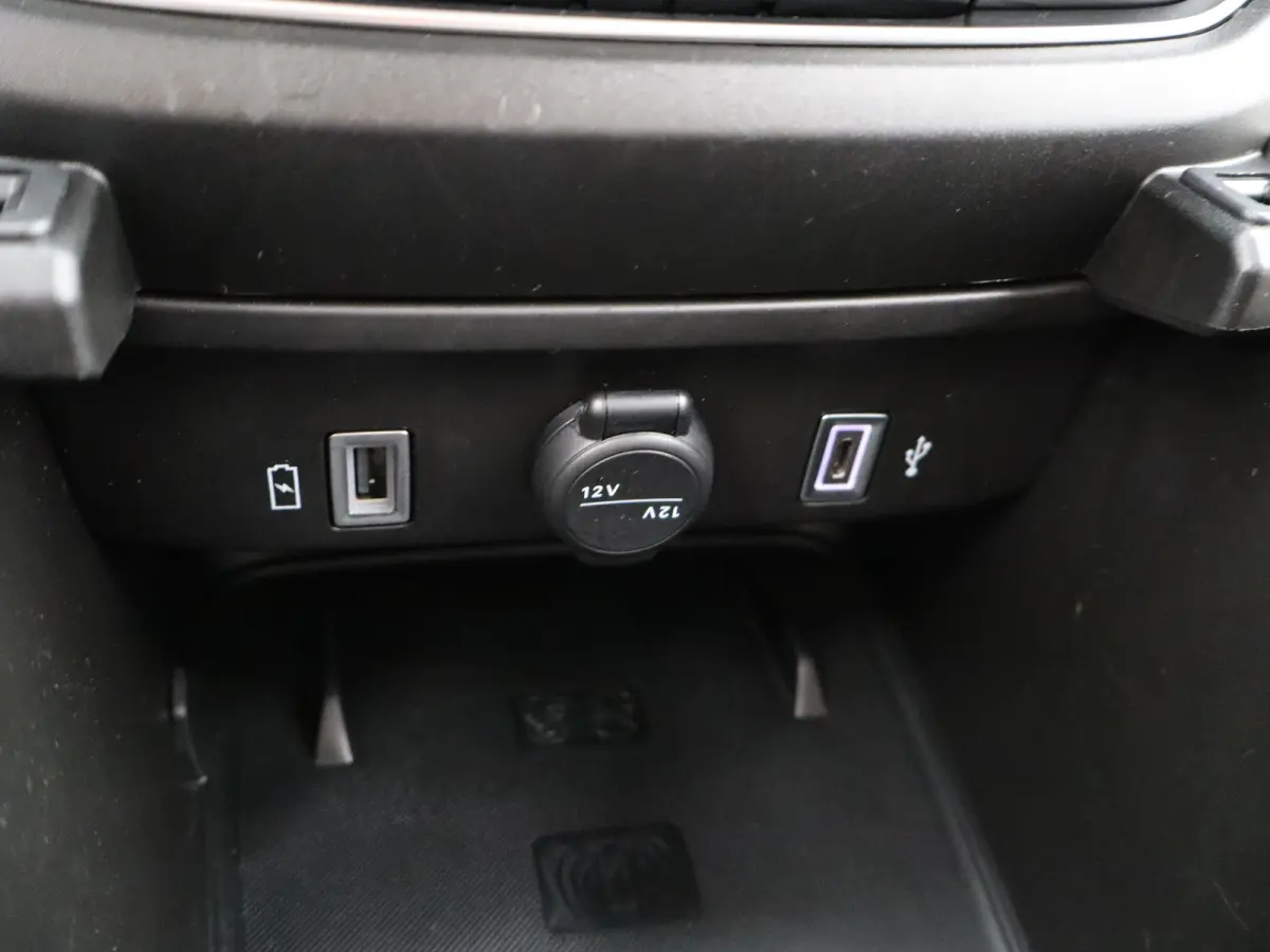 1.2 e-Hybrid Summit | Automaat | Carplay | Camera | Adaptieve cruise | Navi | Clima | 18" LMV |