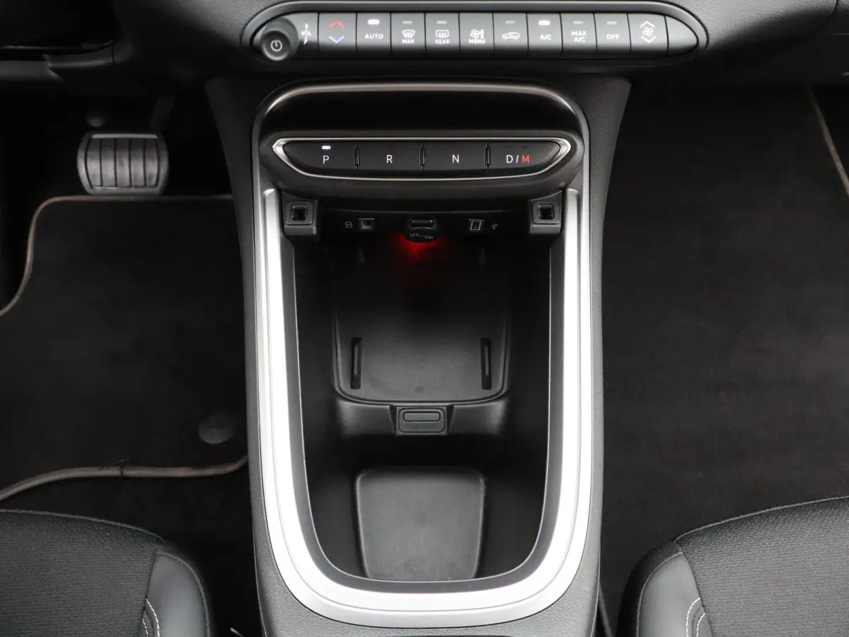 1.2 e-Hybrid Summit | Automaat | Carplay | Camera | Adaptieve cruise | Navi | Clima | 18" LMV |