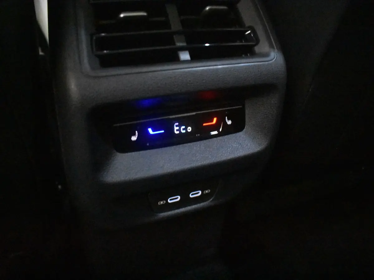 1.5 eHybrid Elegance | Elekt glazen pano-dak | Head-up display | trekhaak uitklapbaar | stoel/stuurverw | Navi | apple carplay | DAB |LED | 20"LMV