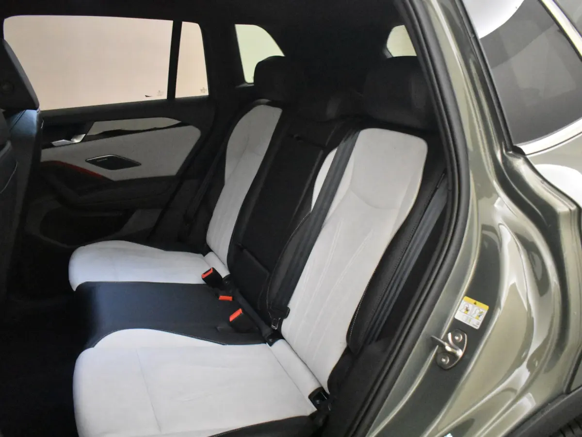 1.5 eHybrid Elegance | Elekt glazen pano-dak | Head-up display | trekhaak uitklapbaar | stoel/stuurverw | Navi | apple carplay | DAB |LED | 20"LMV