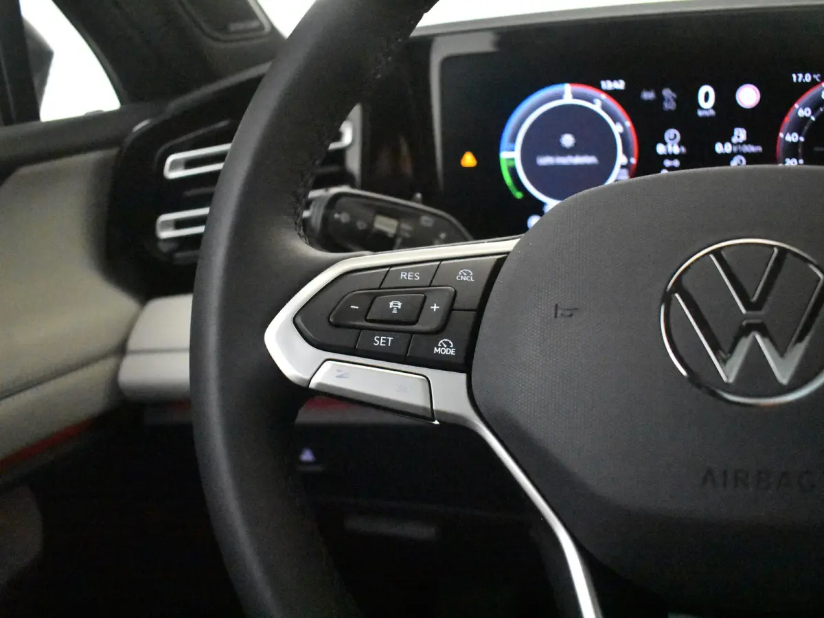 1.5 eHybrid Elegance | Elekt glazen pano-dak | Head-up display | trekhaak uitklapbaar | stoel/stuurverw | Navi | apple carplay | DAB |LED | 20"LMV