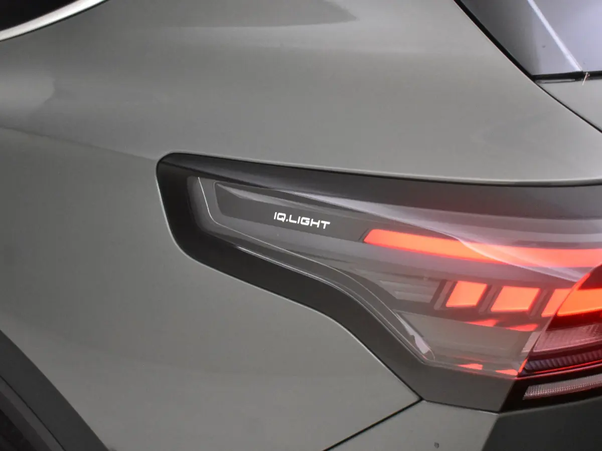 1.5 eHybrid Elegance | Elekt glazen pano-dak | Head-up display | trekhaak uitklapbaar | stoel/stuurverw | Navi | apple carplay | DAB |LED | 20"LMV