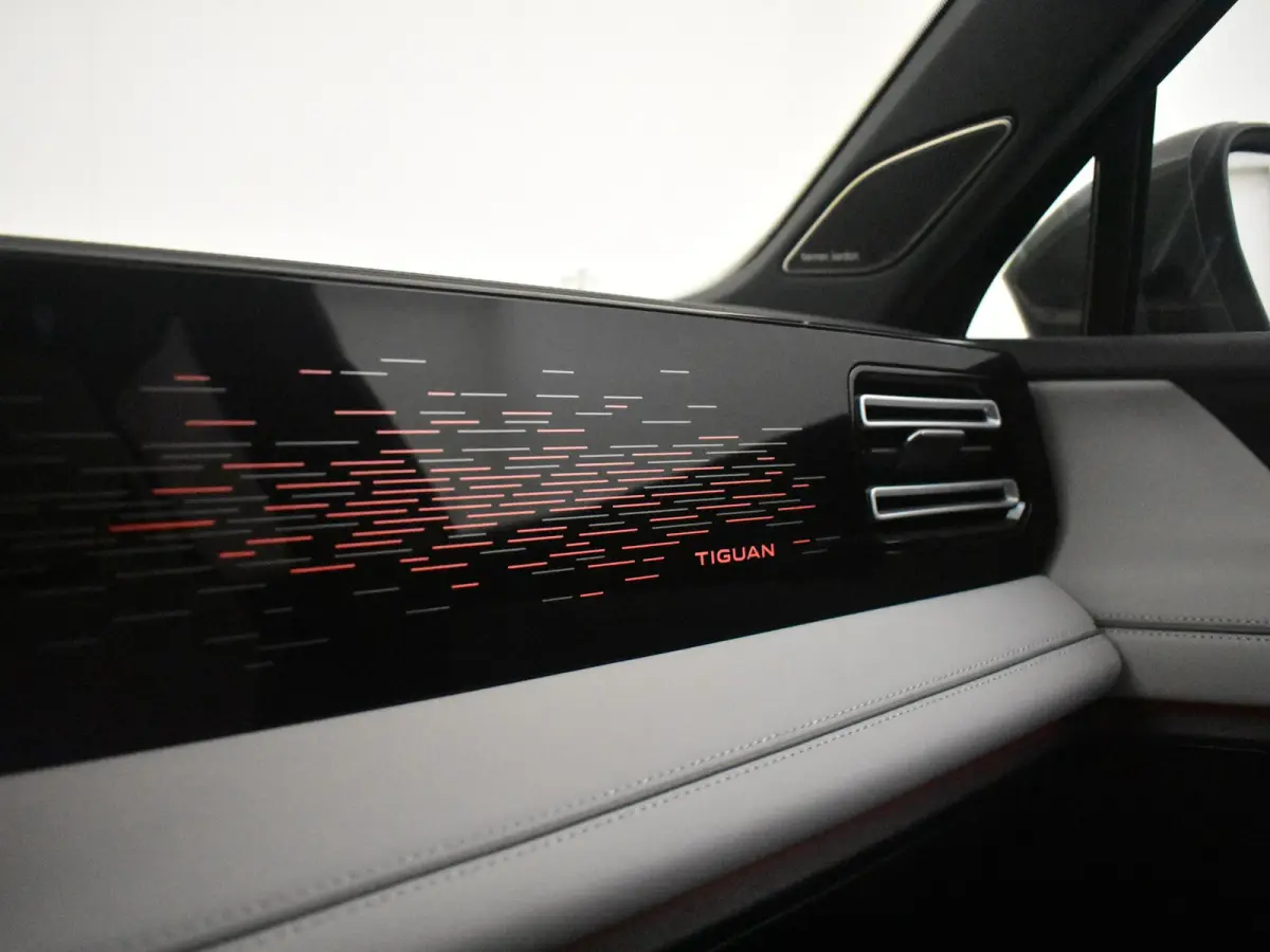 1.5 eHybrid Elegance | Elekt glazen pano-dak | Head-up display | trekhaak uitklapbaar | stoel/stuurverw | Navi | apple carplay | DAB |LED | 20"LMV