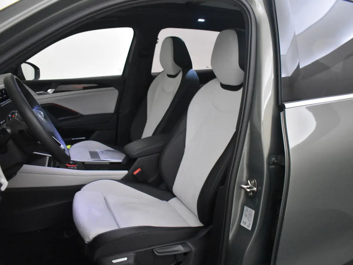 1.5 eHybrid Elegance | Elekt glazen pano-dak | Head-up display | trekhaak uitklapbaar | stoel/stuurverw | Navi | apple carplay | DAB |LED | 20"LMV