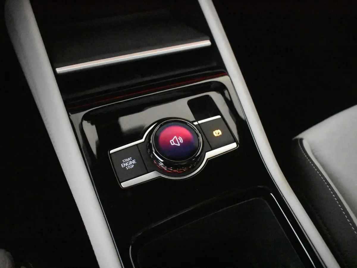 1.5 eHybrid Elegance | Elekt glazen pano-dak | Head-up display | trekhaak uitklapbaar | stoel/stuurverw | Navi | apple carplay | DAB |LED | 20"LMV