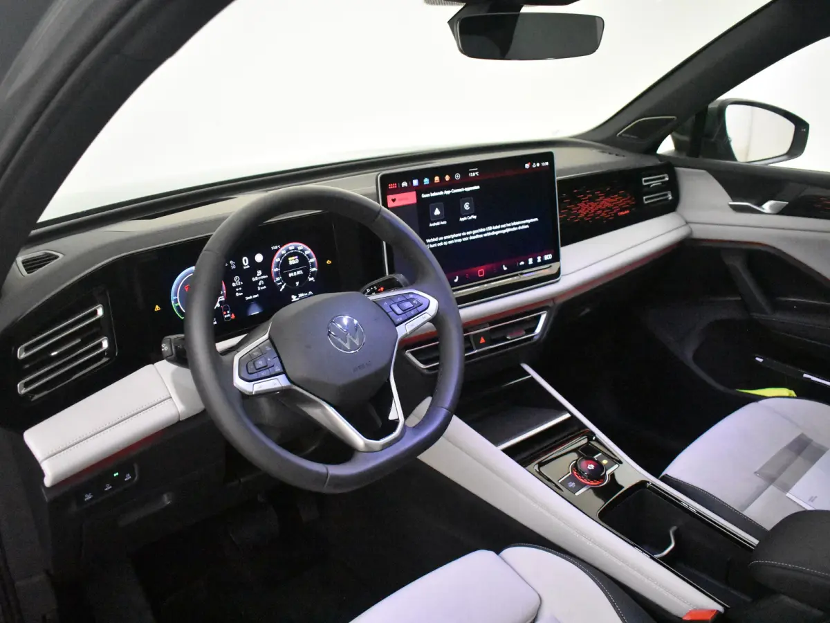1.5 eHybrid Elegance | Elekt glazen pano-dak | Head-up display | trekhaak uitklapbaar | stoel/stuurverw | Navi | apple carplay | DAB |LED | 20"LMV