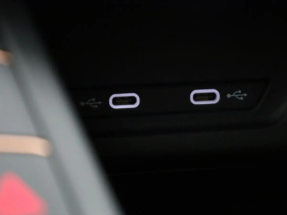 1.5 TSI e-Hybrid Essential PHEV | DEMO | PANORAMADAK | ACHTERUITRIJCAMERA | STOELVERWARMING | STUURWIELVERWARMING | ELEKTRISCHE KOFFERKLEP | TREKHAAK | CLIMATE CONTROL | ADAPTIVE CRUISE CONT