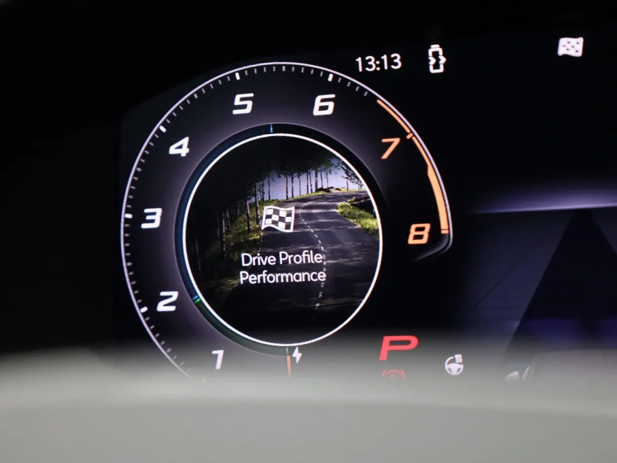 1.5 TSI e-Hybrid Essential PHEV | DEMO | PANORAMADAK | ACHTERUITRIJCAMERA | STOELVERWARMING | STUURWIELVERWARMING | ELEKTRISCHE KOFFERKLEP | TREKHAAK | CLIMATE CONTROL | ADAPTIVE CRUISE CONT