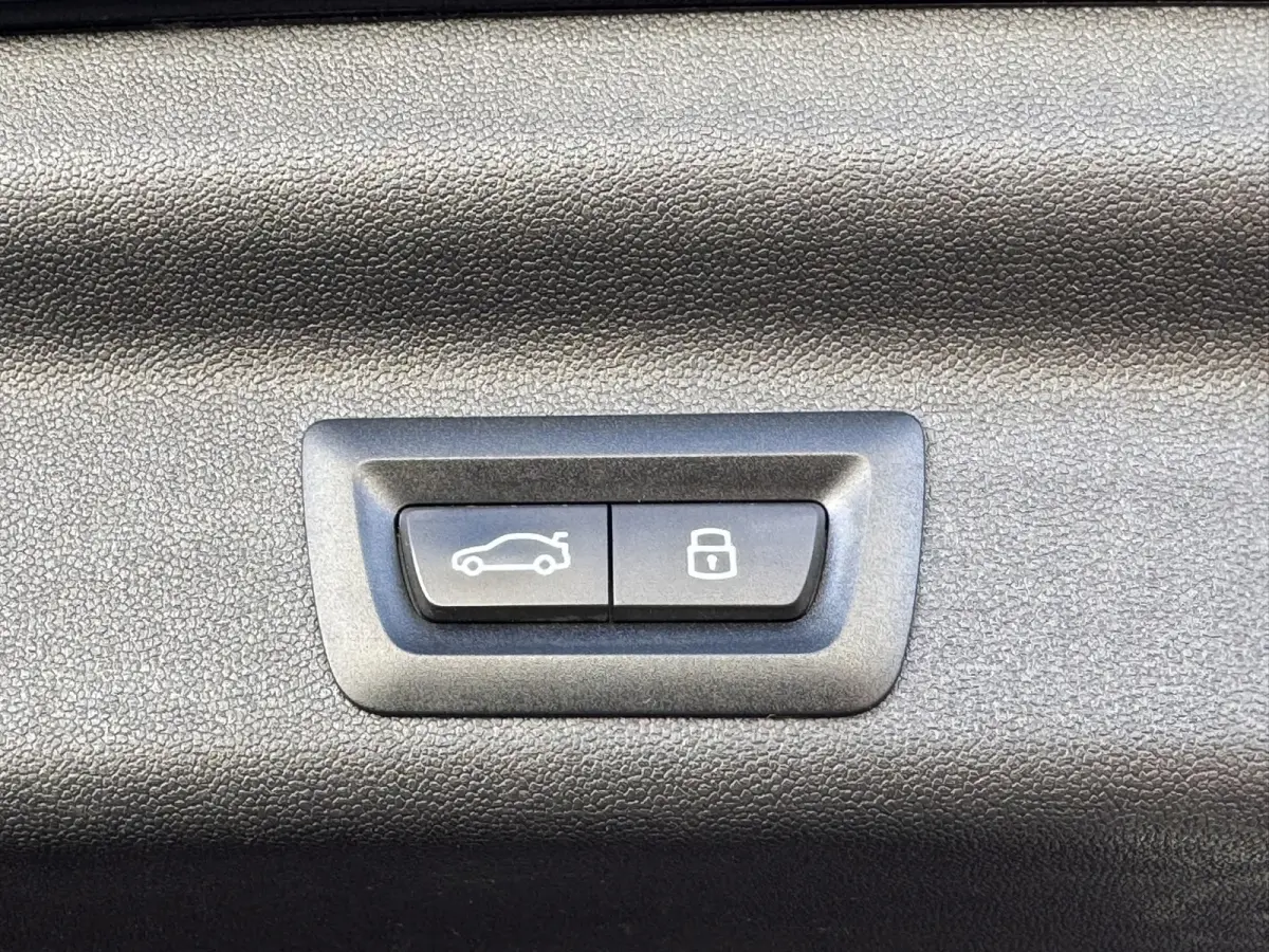 1.5 C John Cooper Works XL Trekhaak Panodak Carplay 360 camera Stoelmassage Stuur en Stoelverw Cruise