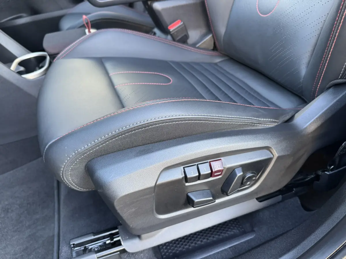 1.5 C John Cooper Works XL Trekhaak Panodak Carplay 360 camera Stoelmassage Stuur en Stoelverw Cruise
