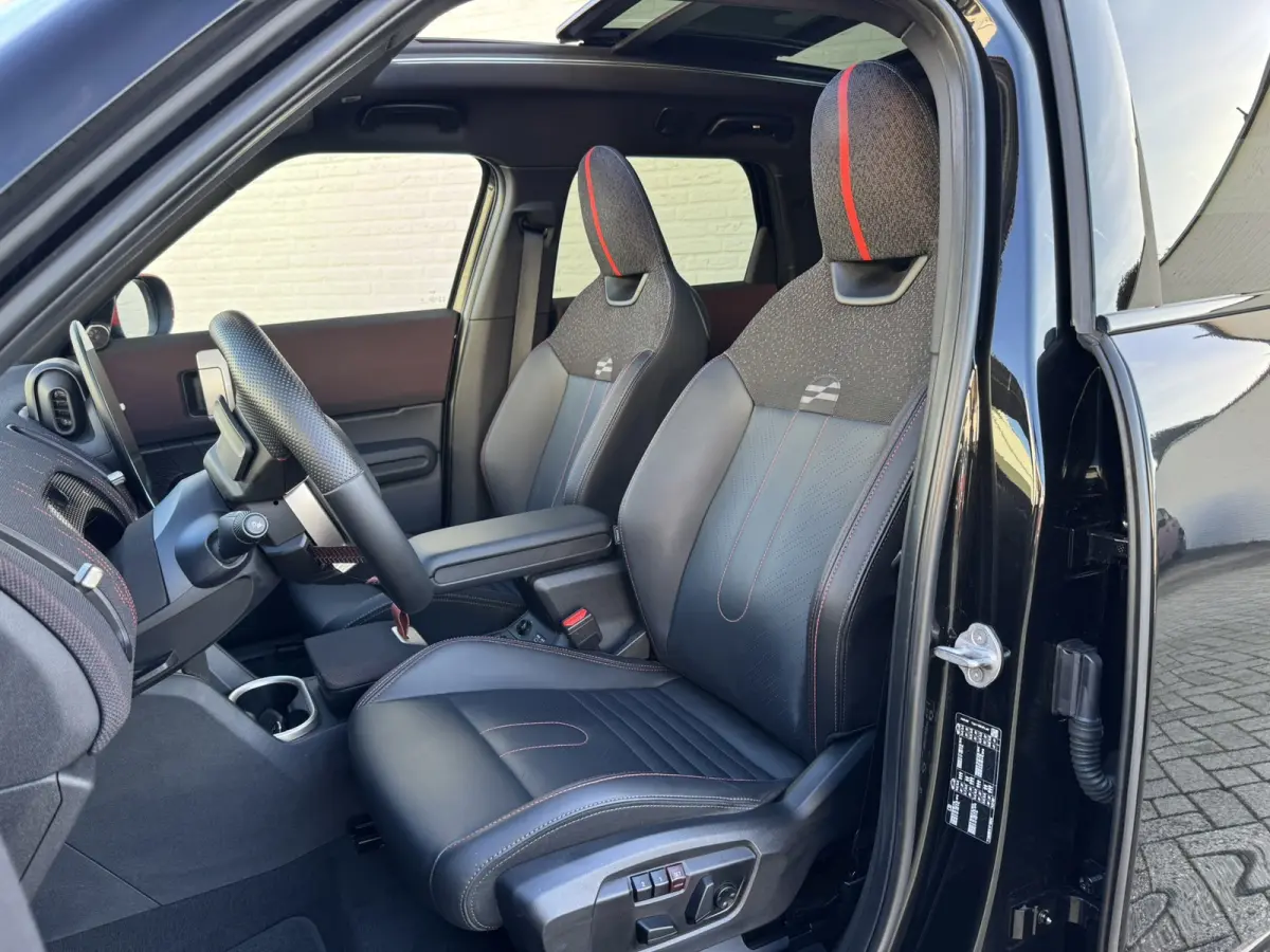 1.5 C John Cooper Works XL Trekhaak Panodak Carplay 360 camera Stoelmassage Stuur en Stoelverw Cruise