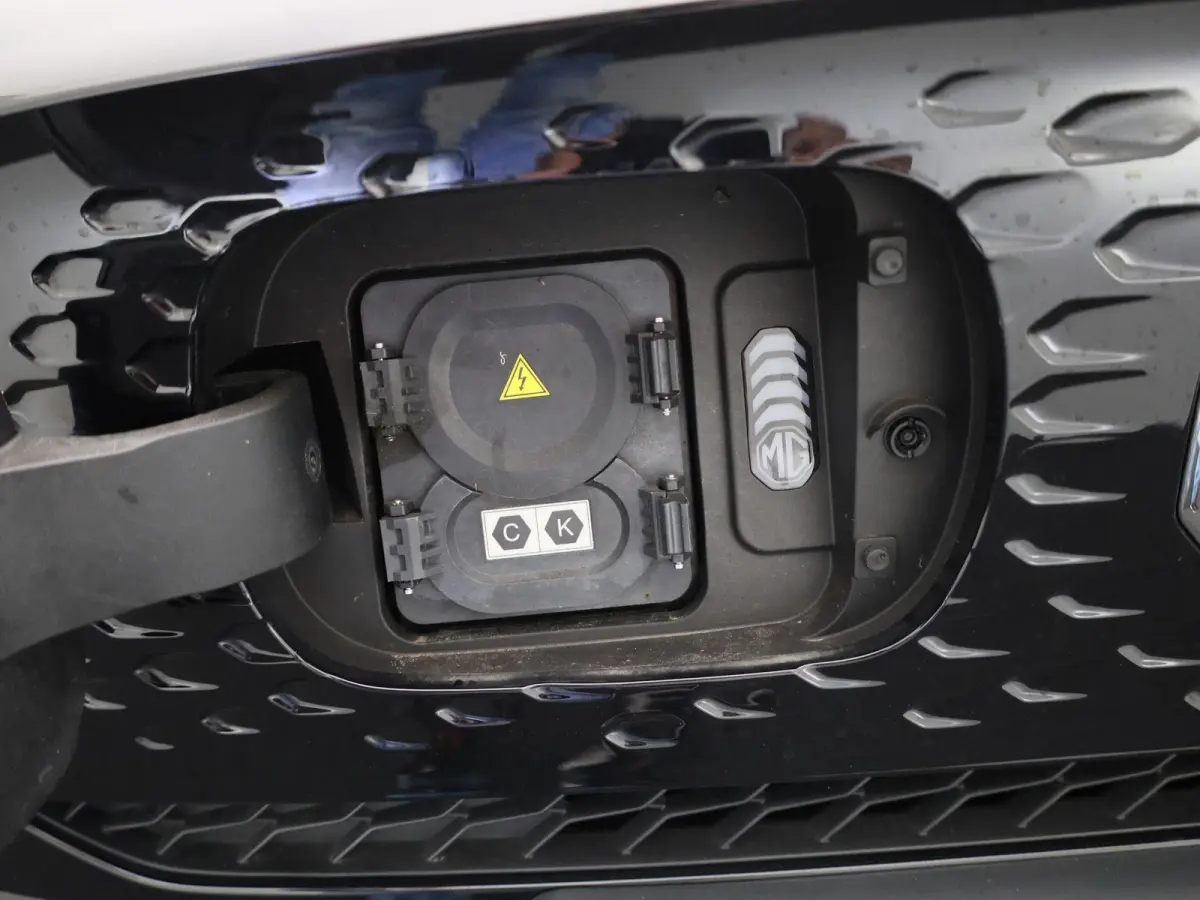 MG EV Long Range Luxury 70 kWh | WORDT VERWACHT | PANORAMADAK | LEDER | APPLE CARPLAY - ANDROID AUTO | ACHTERUITRIJCAMERA | CRUISE CONTROL | KEYLESS | ELEKTRISCH VERSTELBARE STOEL | LED VERL
