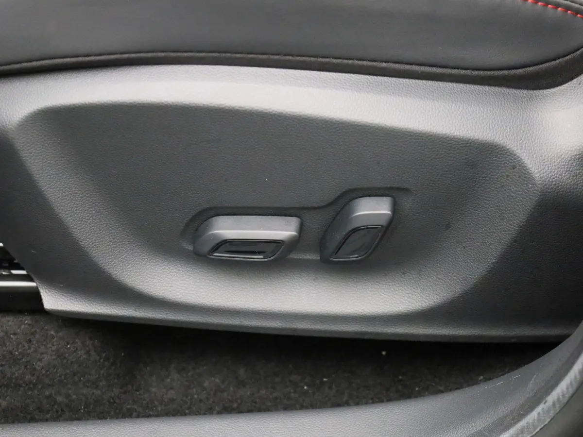 MG EV Long Range Luxury 70 kWh | WORDT VERWACHT | PANORAMADAK | LEDER | APPLE CARPLAY - ANDROID AUTO | ACHTERUITRIJCAMERA | CRUISE CONTROL | KEYLESS | ELEKTRISCH VERSTELBARE STOEL | LED VERL