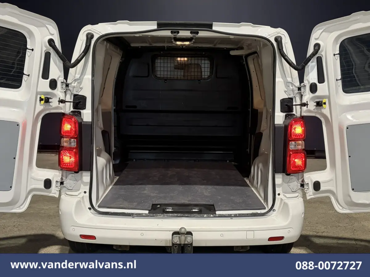 1.5 BlueHDI 120pk L1H1 Euro6 Airco | Camera | Trekhaak | Apple Carplay Cruisecontrol, Android Auto, Parkeersensoren, Bijrijdersbank
