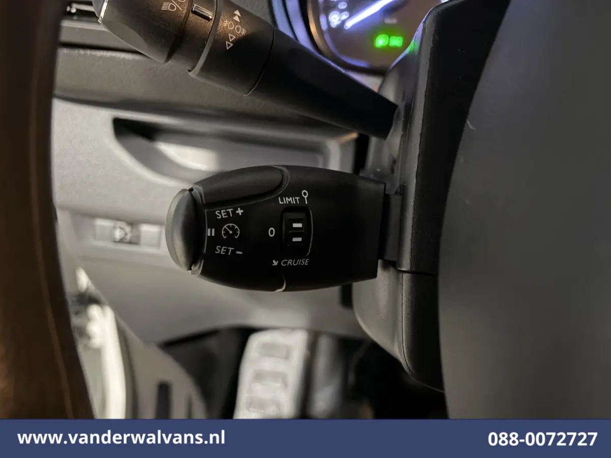 1.5 BlueHDI 120pk L1H1 Euro6 Airco | Camera | Trekhaak | Apple Carplay Cruisecontrol, Android Auto, Parkeersensoren, Bijrijdersbank