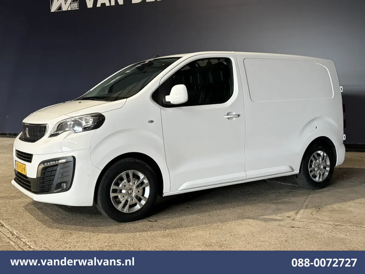 1.5 BlueHDI 120pk L1H1 Euro6 Airco | Camera | Trekhaak | Apple Carplay Cruisecontrol, Android Auto, Parkeersensoren, Bijrijdersbank