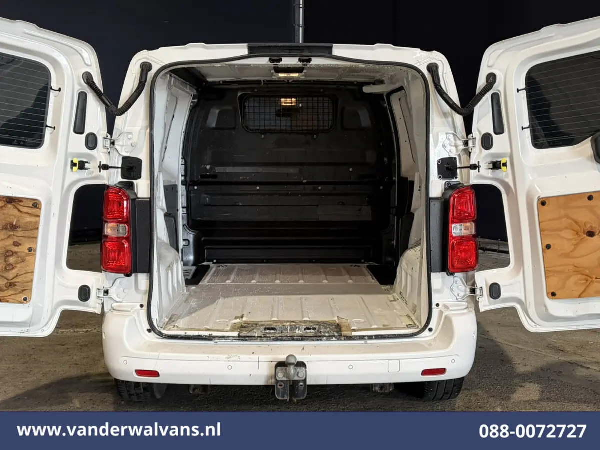 1.5 BlueHDI 120pk L1H1 Euro6 Airco | Camera | Trekhaak | Apple Carplay Cruisecontrol, Android Auto, Parkeersensoren, Bijrijdersbank