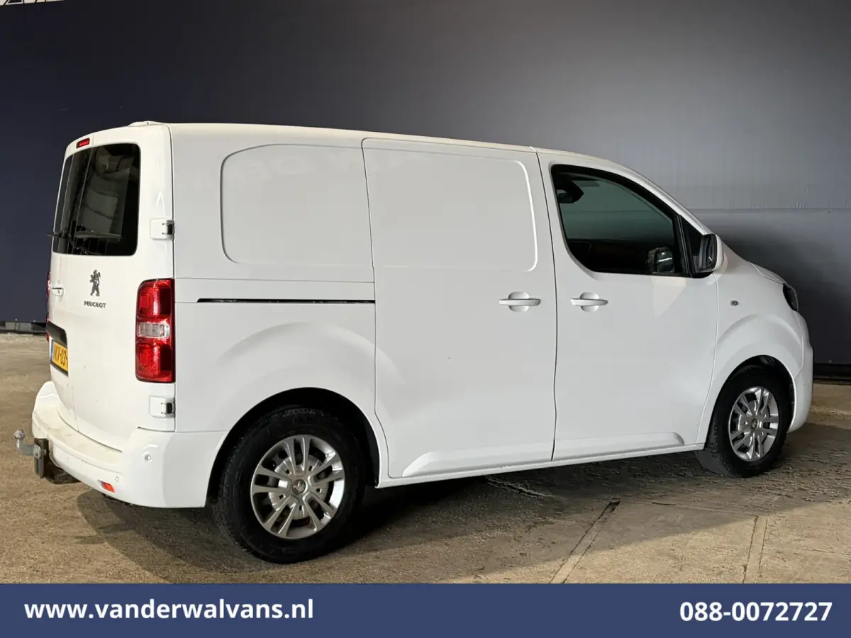 1.5 BlueHDI 120pk L1H1 Euro6 Airco | Camera | Trekhaak | Apple Carplay Cruisecontrol, Android Auto, Parkeersensoren, Bijrijdersbank