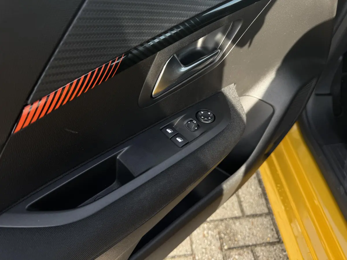 1.2 PureTech Active | Apple Carplay/Android Auto | Airco | Zuinig |