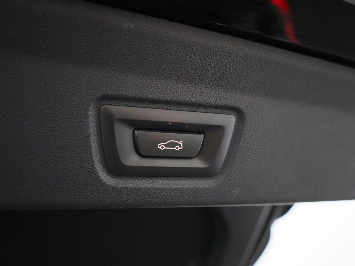 eDrive40 High Executive 84 kWh | WORDT VERWACHT | 360 CAMERA | LEDER | ELEKTRISCHE ACHTERKLEP | STOELVERWARMING | LED VERLICHTING | DIGITAL COCKPIT | CRUISE CONTROL | NAVIGATIE | BLUETOOTH |