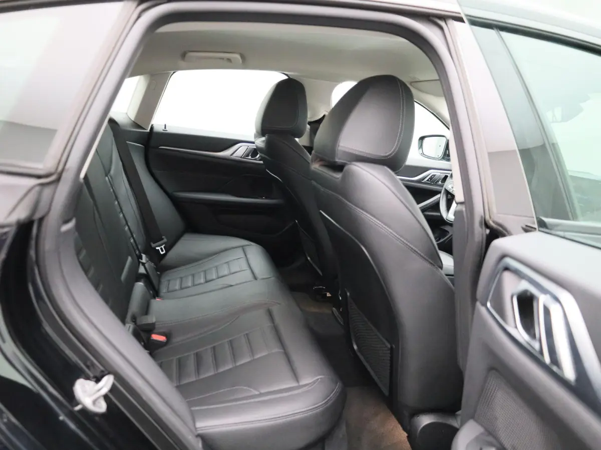 eDrive40 High Executive 84 kWh | WORDT VERWACHT | 360 CAMERA | LEDER | ELEKTRISCHE ACHTERKLEP | STOELVERWARMING | LED VERLICHTING | DIGITAL COCKPIT | CRUISE CONTROL | NAVIGATIE | BLUETOOTH |