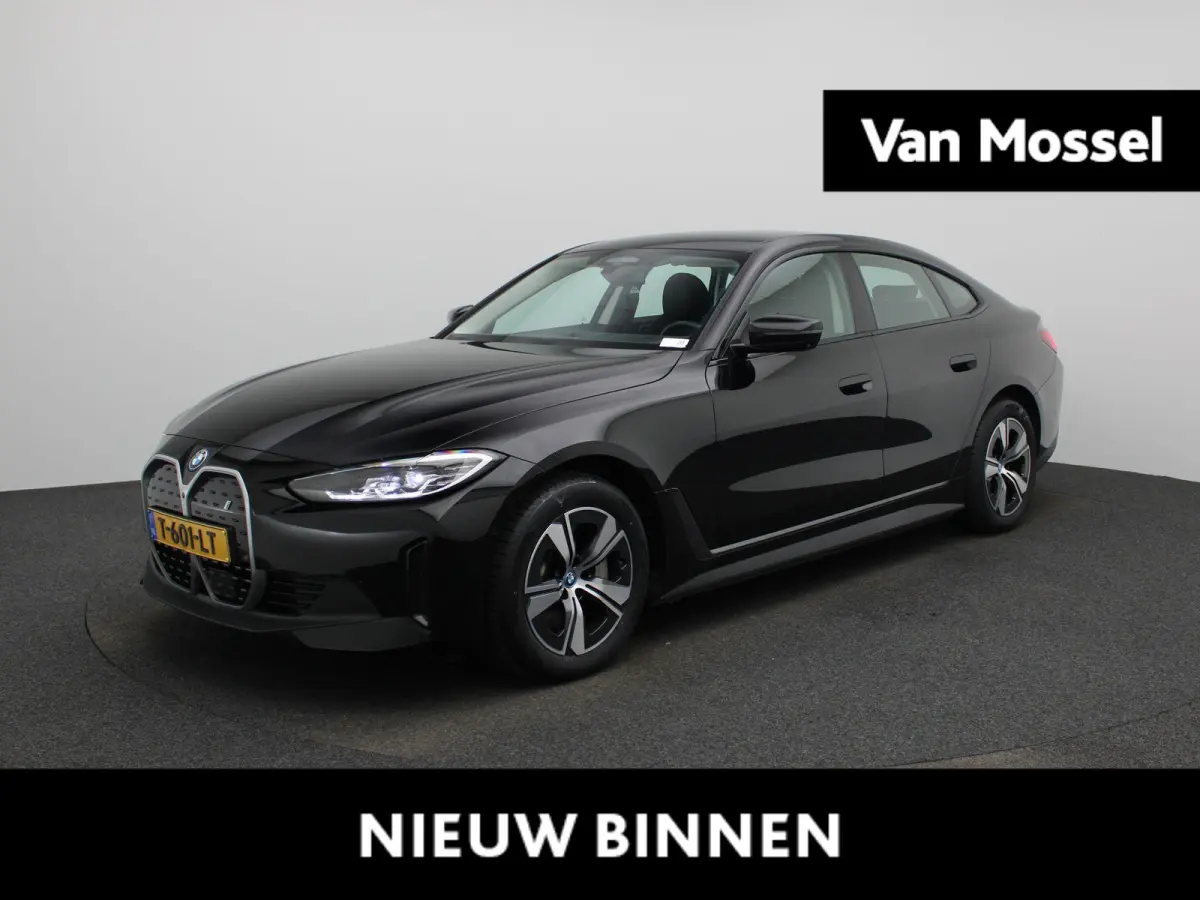 eDrive40 High Executive 84 kWh | WORDT VERWACHT | 360 CAMERA | LEDER | ELEKTRISCHE ACHTERKLEP | STOELVERWARMING | LED VERLICHTING | DIGITAL COCKPIT | CRUISE CONTROL | NAVIGATIE | BLUETOOTH |