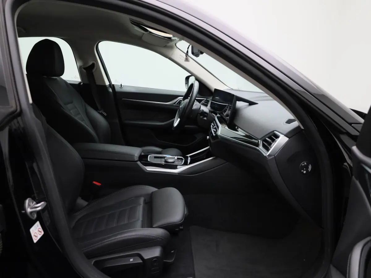 eDrive40 High Executive 84 kWh | WORDT VERWACHT | 360 CAMERA | LEDER | ELEKTRISCHE ACHTERKLEP | STOELVERWARMING | LED VERLICHTING | DIGITAL COCKPIT | CRUISE CONTROL | NAVIGATIE | BLUETOOTH |