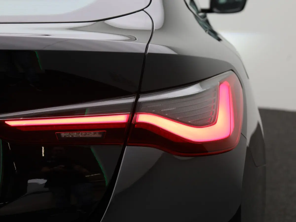 eDrive40 High Executive 84 kWh | WORDT VERWACHT | 360 CAMERA | LEDER | ELEKTRISCHE ACHTERKLEP | STOELVERWARMING | LED VERLICHTING | DIGITAL COCKPIT | CRUISE CONTROL | NAVIGATIE | BLUETOOTH |
